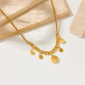 Elegante collana a catena serpente dorata con ciondoli a numeri romani e nappe