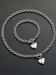 Poliertes silbernes Herzanhänger-Set mit grober Kette und Knebelverschluss