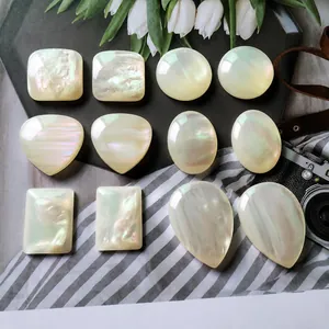 Amuletos de resina blanca nacarada en varias formas para creación de joyas DIY