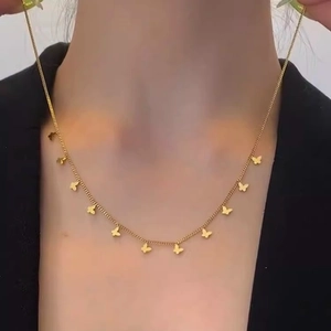 Elegante goldene Schmetterlingskette für Damen im minimalistischen französischen Vintage-Stil