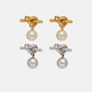 Orecchini di perle barocche francesi in oro e argento con design elegante a nodo