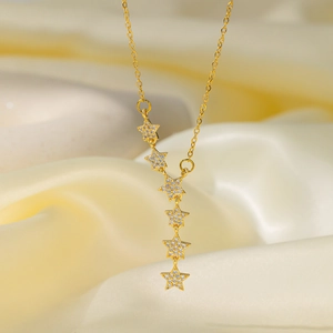 Collana stella marina placcata oro con ciondoli a stella lineari e micro pavé di zirconi