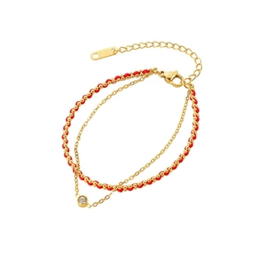 Bracelet double couche en fil rouge et chaîne dorée avec un zircon solitaire étincelant