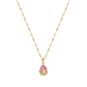 Élégant collier en or avec pendentif en zircone rose en forme de poire et détails filigranes