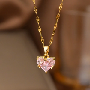 Élégant collier cœur plaqué or 18 carats avec pendentif en pierre de zircone rose