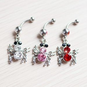 Set de tres piercings de ombligo con forma de araña y brillantes cristales blancos, rosas y rojos