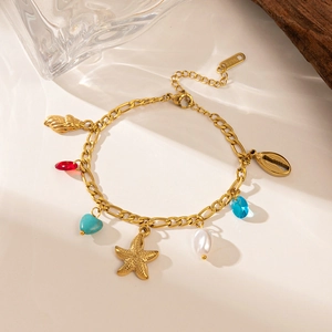 Pulsera océano de acero inoxidable dorado con cuentas de colores y dijes