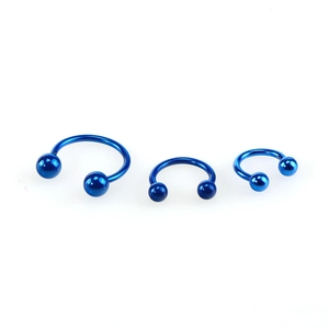 Tre piercing a ferro di cavallo blu in acciaio inossidabile in varie dimensioni e sfere