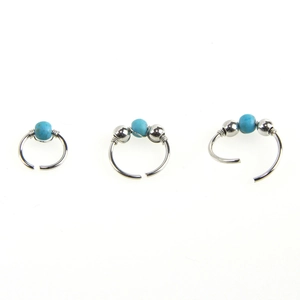 Ensemble de trois anneaux de nez en acier inoxydable avec perles turquoise et détails argent