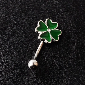 Bauchnabelpiercing aus Edelstahl mit grünem Emaille-Kleeblatt und Kristallstein