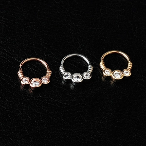 Drie piercingringen met heldere zirkonia steentjes in goud, zilver en roségoud kleur