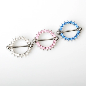 Tres piercings de pezón en acero con marcos redondos de cristales blancos rosas y azules