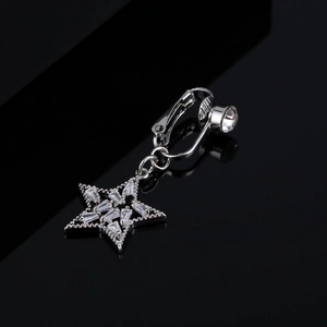 Finto piercing all'ombelico a clip con ciondolo a stella d'argento e zirconi scintillanti