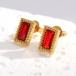 Boucles d'oreilles rétro en or avec zircon rouge et détails granulés