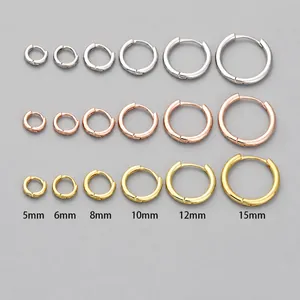Orecchini a cerchio minimalisti in oro, argento e rosa con dimensioni diverse