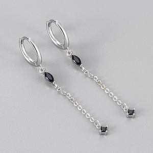 Orecchini a nappa in argento con pietre preziose nere a marquise e quadrate
