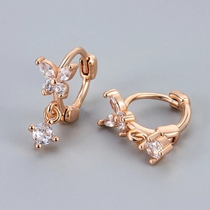 Orecchini a cerchio a farfalla in oro rosa con zirconi cubici a marquise e rotondi