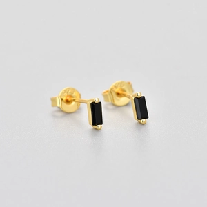 Exquisite 18K vergoldete S925 Silberstecker mit schwarzen rechteckigen Zirkonia Steinen