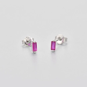 Ohrstecker aus S925 Sterlingsilber mit rechteckigem rosa Zirkon und Schmetterlingsverschluss