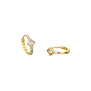 Elegante gouden geometrische oorringen met vierkante zirkonia en kleine zijstenen