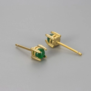 Orecchini a perno minimalisti placcati in oro con zircone smeraldo tondo a quattro griffe