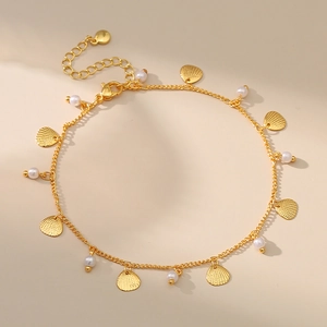 Tobillera bañada en oro de 18 quilates con perlas y colgantes de concha de mar