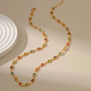 Collana placcata oro con zirconi colorati e catena regolabile con pietre miste