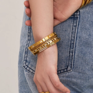 Set di bracciali in oro in acciaio inossidabile con cuore e pietre di zircone