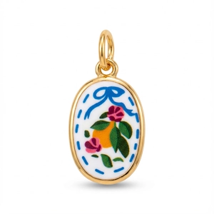 Pendentif ovale plaqué or avec orange peinte à la main, feuilles vertes et ruban bleu