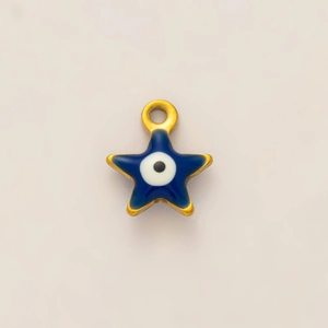 Dettaglio ciondolo a stella dorata Evil Eye in smalto blu per creazione gioielli