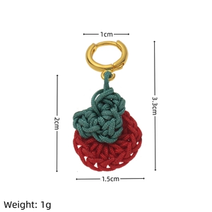 Boucles d'oreilles pendentif fruit tissé à la main avec créoles dorées et texture