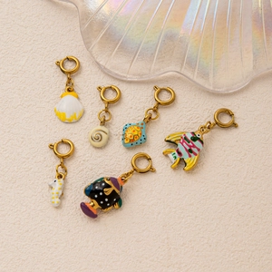 Set di ciondoli marini in acciaio placcato oro 18K con smalto colorato per donna