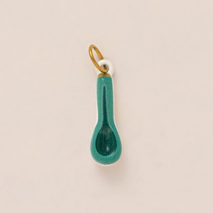 Green spoon pendant with matte texture and 18K gold-plated ring in stainless steel