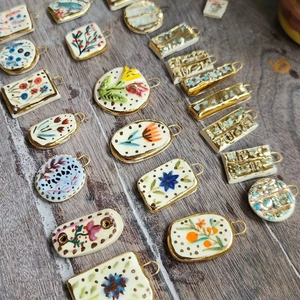 18K gold plated stainless steel floral pendant with hand-painted patterns for DIY jewelry