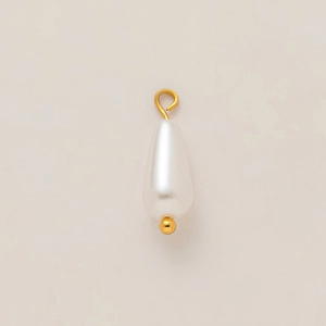 Macro shot of 18K gold plated teardrop pearl pendant for DIY jewelry making accessories