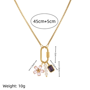 Collana con pendente in zircone colorato pietra portafortuna con fiore rosa e perle