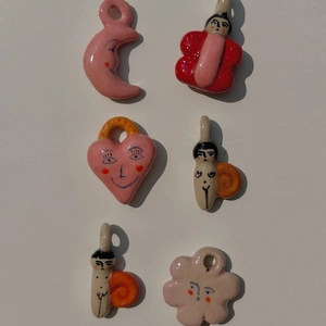 Pendentifs artisanaux en céramique avec motifs de cœur, papillon et escargot pour bijoux