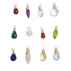 Lot de 12 pendentifs en pierres fines avec fil de fer doré 14K et anneaux