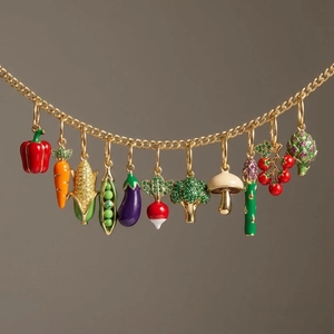 Squisita collana placcata oro 14K con ciondoli vegetali in smalto colorato e zirconi