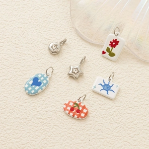 Lot de pendentifs en acier inoxydable coloré avec étoiles cœurs et motifs floraux