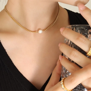 Elegant gold-plated titanium necklace with freshwater pearl pendant on female model