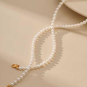 Elegante Franse parelketting met 18K vergulde hartjeshanger en karabijnsluiting