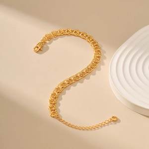 Dettaglio del bracciale a catena in ottone placcato oro 18K con chiusura e estensione