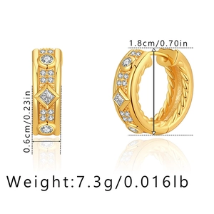 Detail von Vintage-Goldohrringen mit Zirkon-Inlay, Abmessungen und 7,3g Gewicht