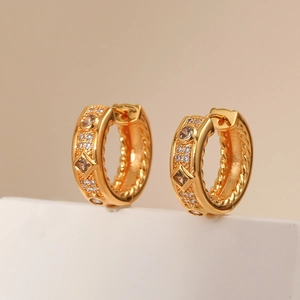 Vintage Französischer Stil Vergoldete Kupfer Huggie Creolen Für Damen Mit Zirkonia Verziertem Twist Muster Schmuck Geschenk