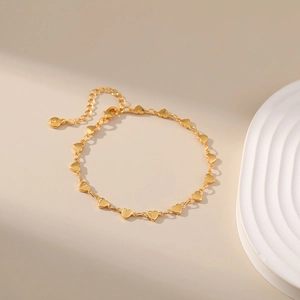 Macro shot of 18K gold-plated heart-shaped chain bracelet with adjustable clasp