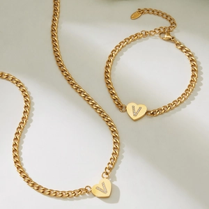 18k vergoldetes Edelstahl-Set aus kubanischer Halskette und Armband mit Herz-V-Anhänger