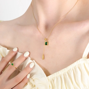 Gold jewelry set with green square zircon pendant necklace and ring for women