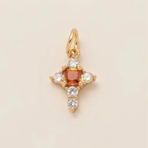 Détail du pendentif étoile en acier inoxydable doré 18K avec pierre orange
