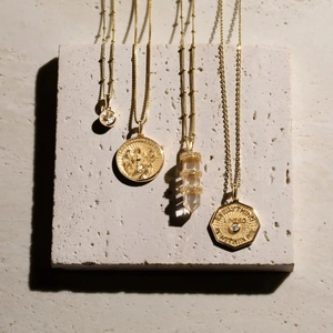 Vintage Gold Halsketten Set mit Schlangenanhängern, Münzen und Kristallanhängern